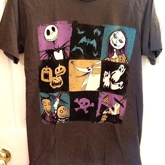 Nightmare Before Christmas Tshirt Size Small - Picture 2 of 4